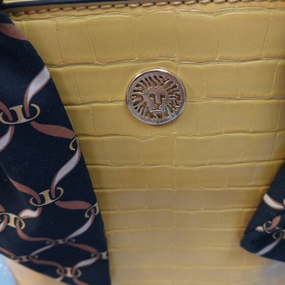 3122 Medium Ann Klein Cross Body Shoulder Bag In Gold and Black - Picture 2 of 13